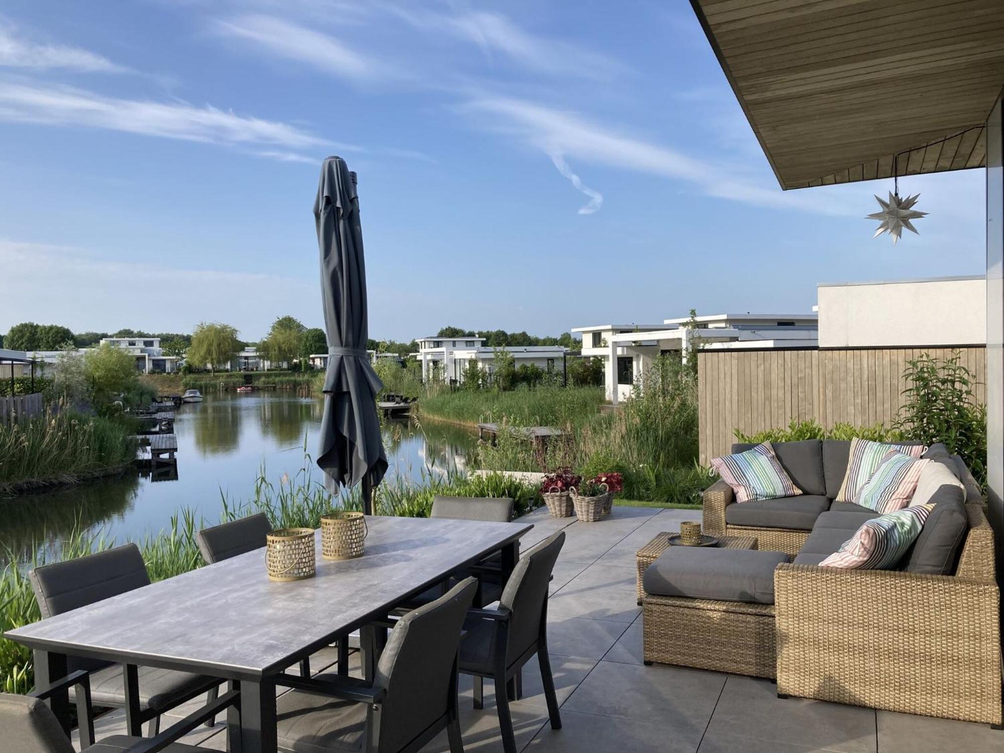Family Villa With Garden And Jetty Зеволде Экстерьер фото